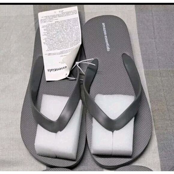 Amazon Essentials Kids Flip Flops‎ Sandals Grey Size 5 Youth Unisex New - Picture 1 of 4